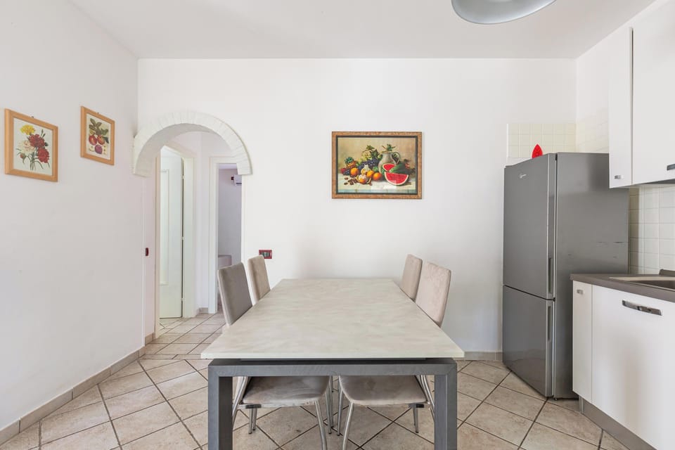 Villa, 2 Bedrooms | Dining room