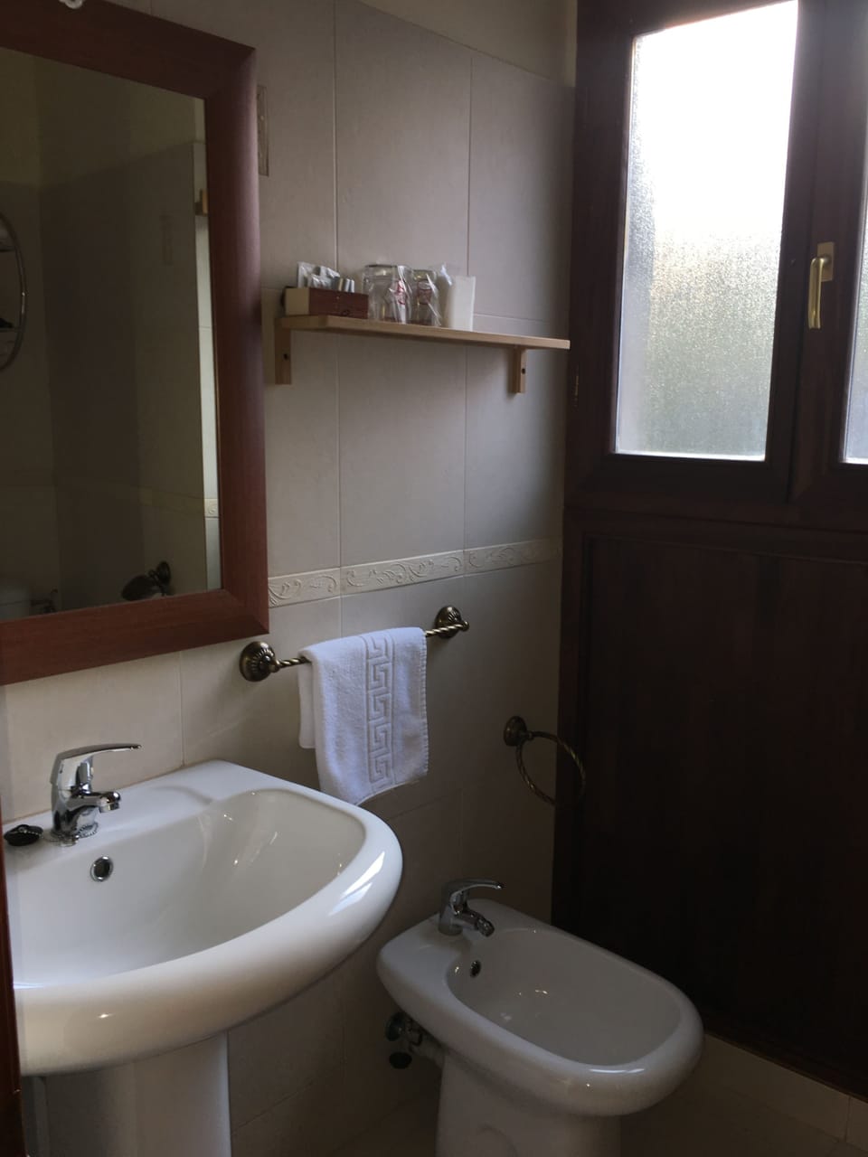 Standard Double Room | Bathroom | Shower, free toiletries, hair dryer, bidet