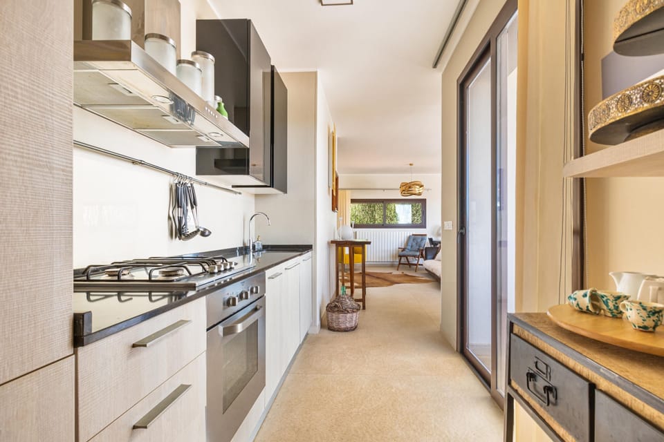 Villa, 4 Bedrooms | Private kitchen | Fridge, microwave, oven, stovetop