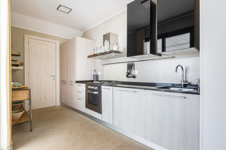 Villa, 4 Bedrooms | Private kitchen | Fridge, microwave, oven, stovetop