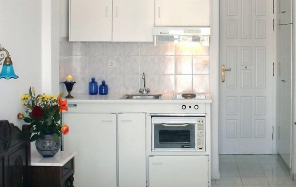 Apartment, 1 Bedroom | Private kitchenette | Fridge, microwave, stovetop, espresso maker