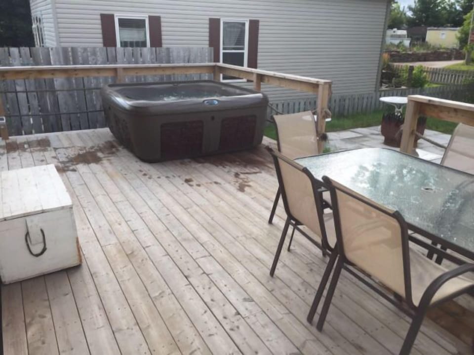 Cottage, 2 Bedrooms, Hot Tub (RV on-site with additional beds) | Terrace/patio