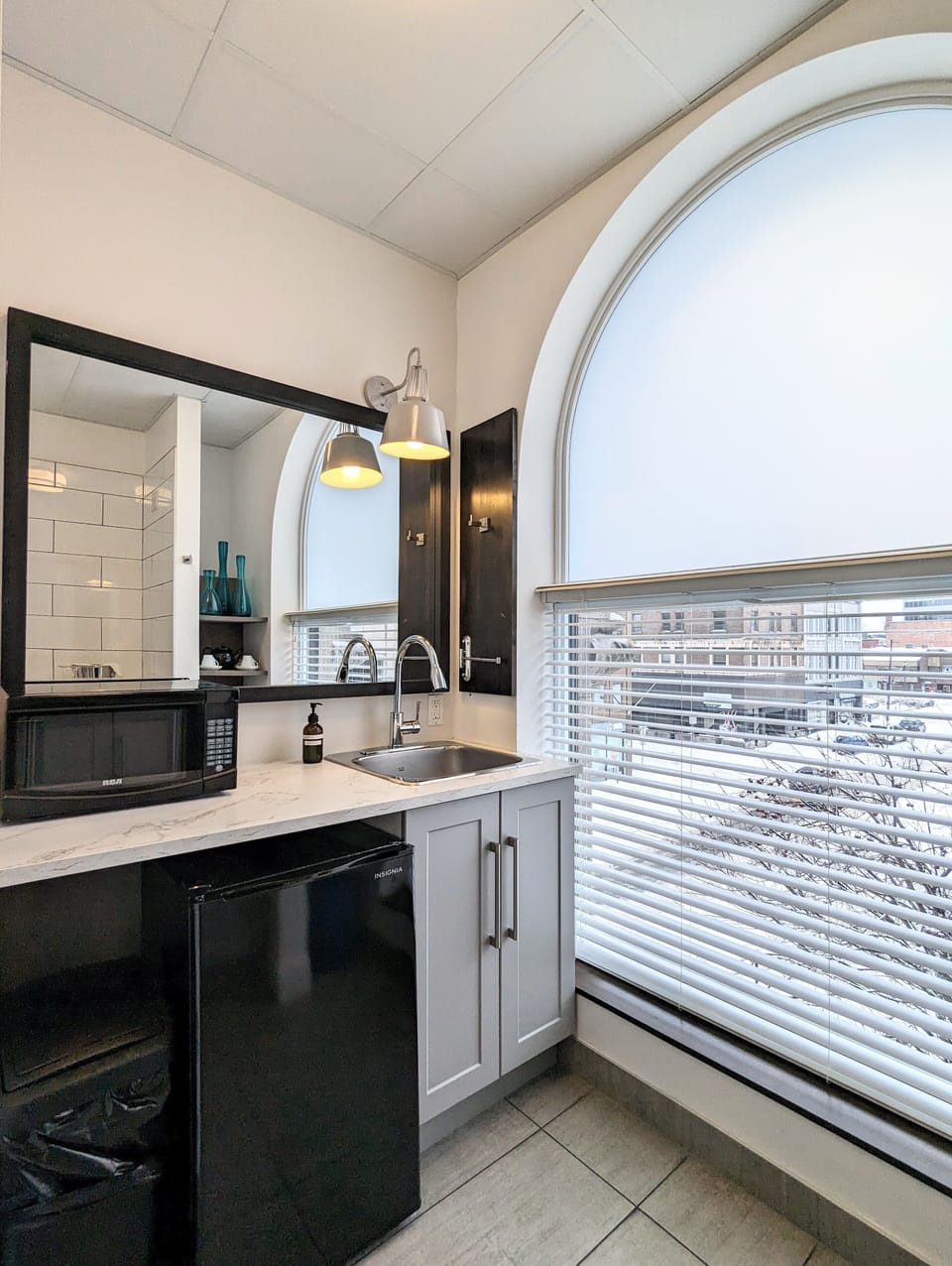 City Suite, 1 Queen Bed with Sofa bed, Kitchenette, Corner | Private kitchen | Fridge, microwave, espresso maker