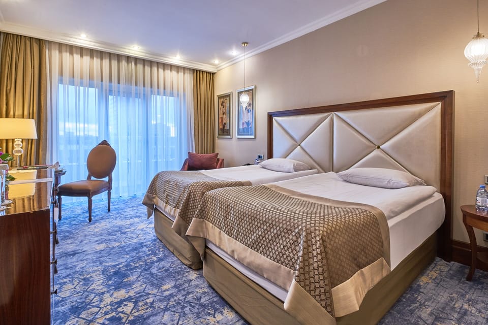 Premium Twin Room, 2 Twin Beds | Minibar, in-room safe, blackout drapes, soundproofing
