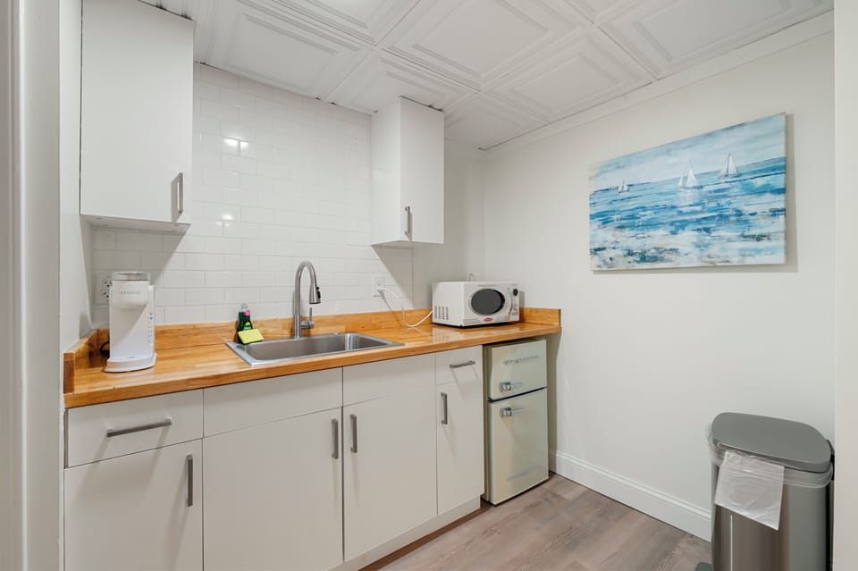 Oneida Landing | WiFi (free), bed sheets