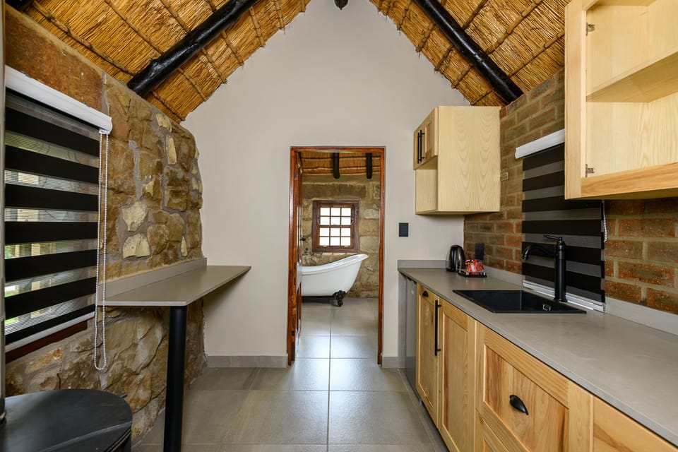 Five Bedroom Historic Farmhouse with Splash pool | Private kitchenette | Electric kettle