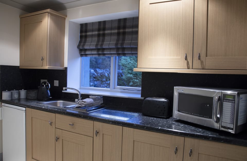 Cottage, Garden Area | Premium bedding, in-room safe, individually decorated