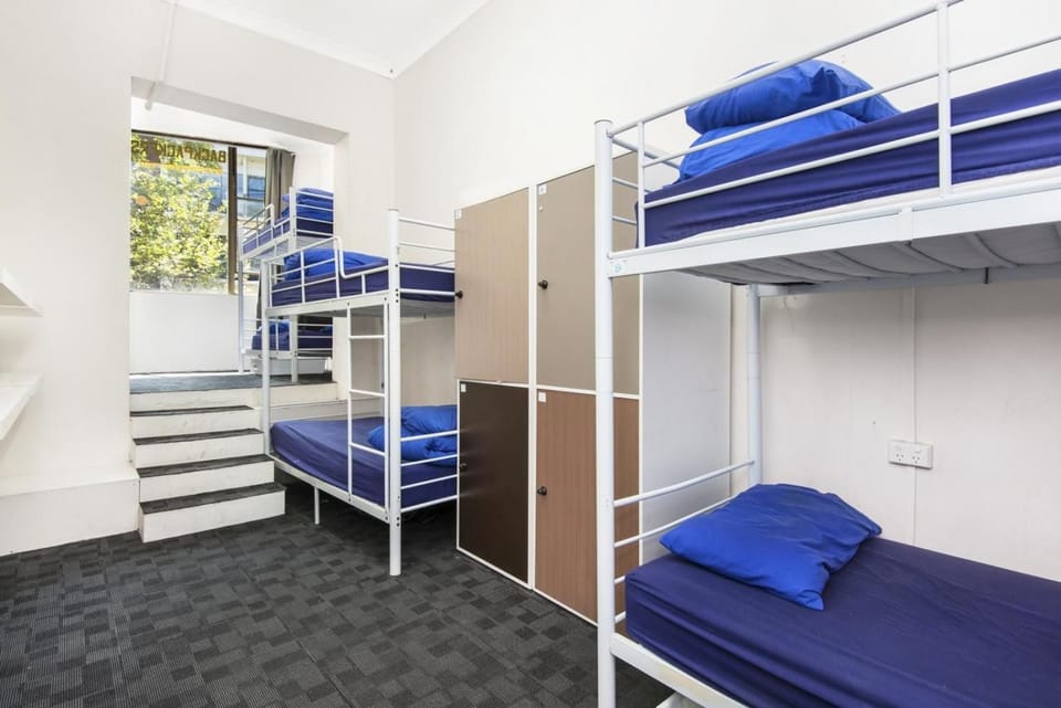 6 Bed Mixed Dorm | Soundproofing, WiFi (free), bed sheets