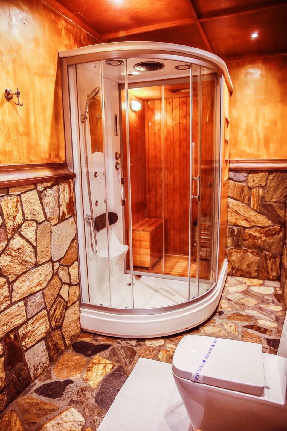 Superior Suite, 1 Bedroom, Sauna, Garden View | Bathroom shower