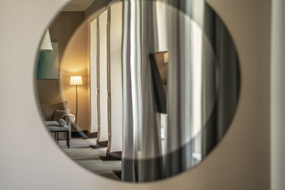 Traditional Apartment | Minibar, desk, iron/ironing board, free WiFi