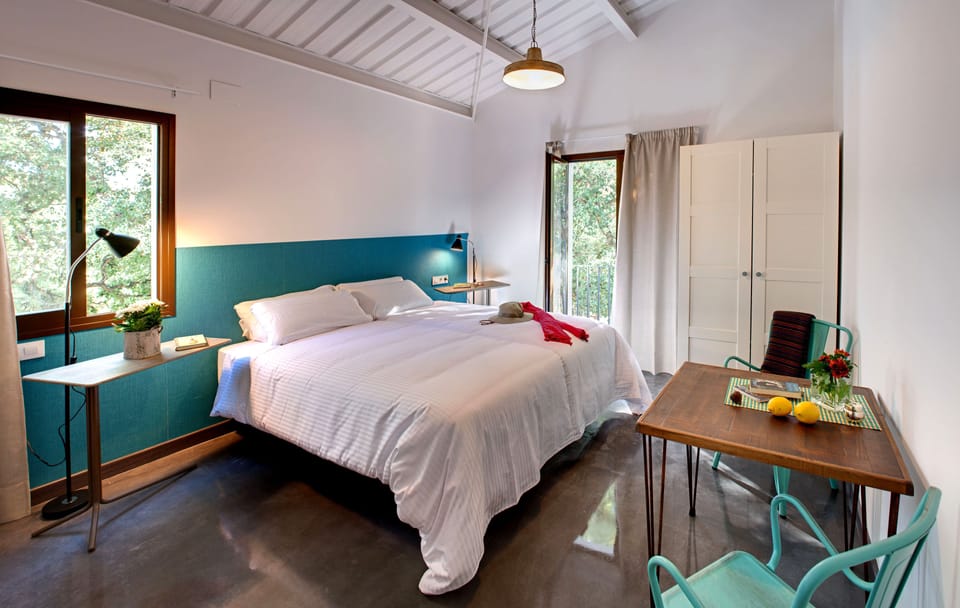 Comfort Double Room, 1 King Bed | Individually decorated, individually furnished, desk, blackout drapes