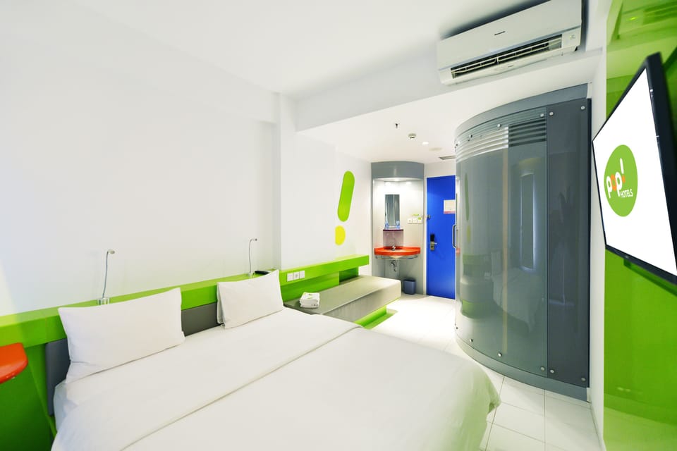 In-room safe, bed sheets