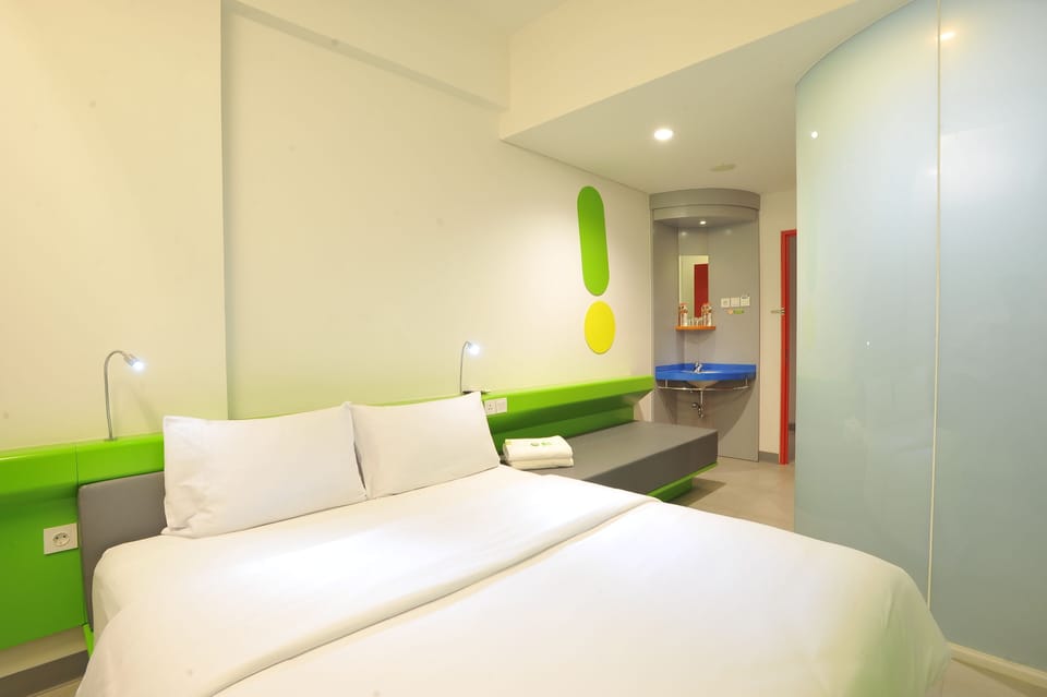 In-room safe, bed sheets