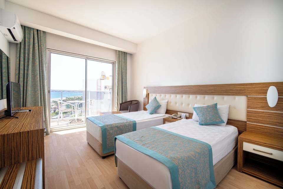 Standard Triple Room | Premium bedding, minibar, desk, WiFi (free)