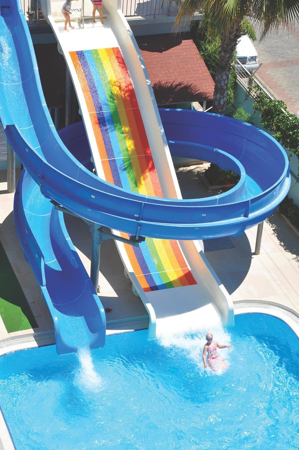 2 outdoor pools