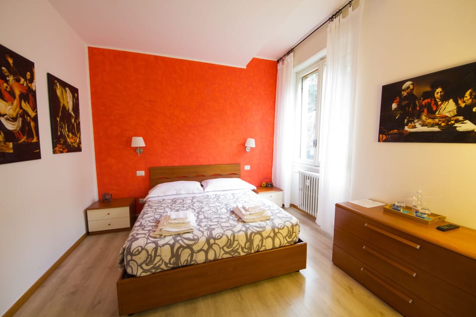 Desk, cribs/infant beds, free WiFi, bed sheets