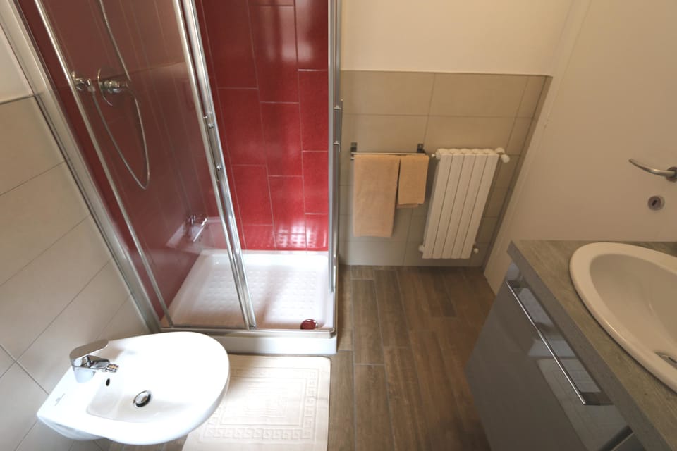 Basic Apartment, 1 Bedroom | Bathroom | Shower, hair dryer, bidet, towels