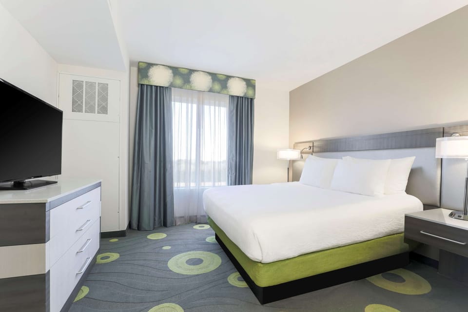 Blackout drapes, iron/ironing board, free cribs/infant beds, free WiFi