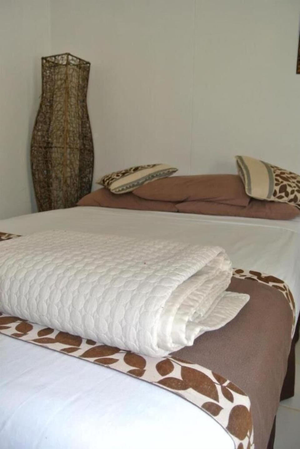 1 bedroom, desk, iron/ironing board (on request), bed sheets