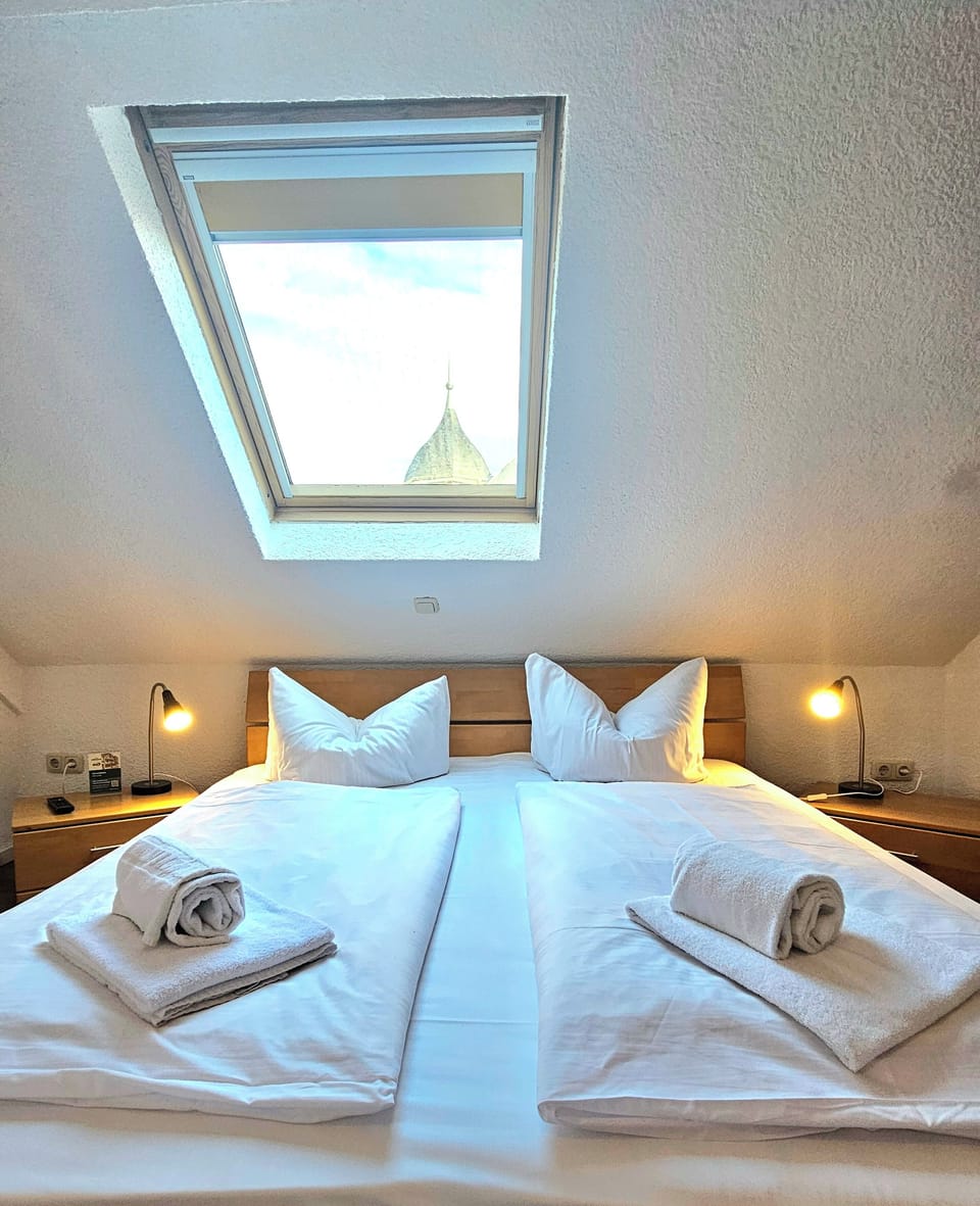 Economy Triple Room | Premium bedding, in-room safe, desk, blackout drapes