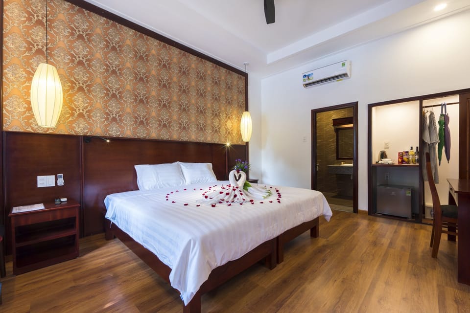 Family Villa | Minibar, in-room safe, desk, blackout drapes