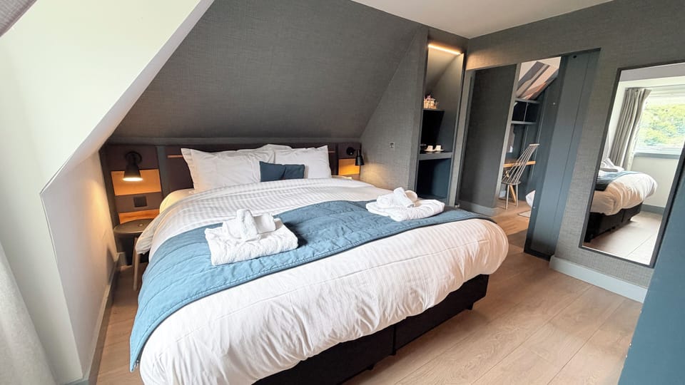 Suite, Mountain View | WiFi (free), bed sheets