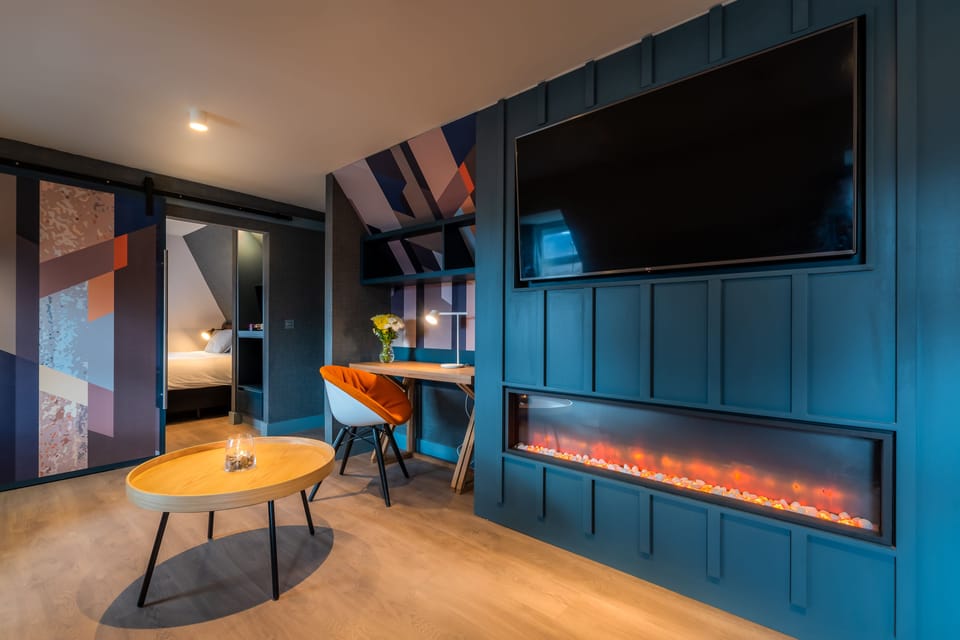 Suite, Mountain View | Living area | TV