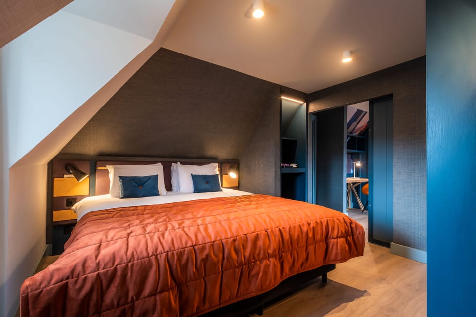 Suite, Mountain View | Free WiFi, bed sheets