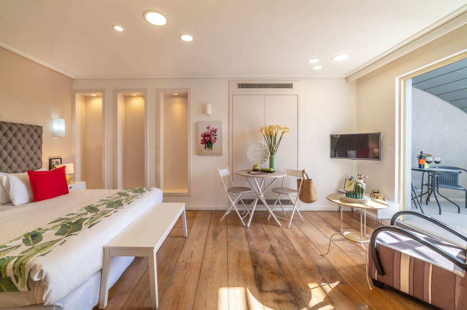 Deluxe Double or Twin Room, Balcony | In-room safe, individually decorated, individually furnished, desk