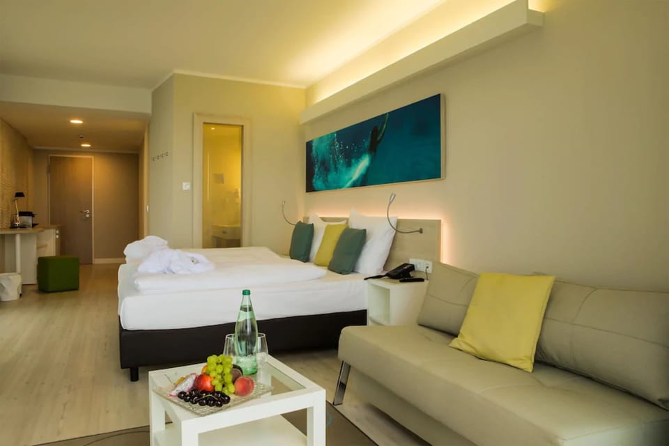 Junior Suite, Sea View | In-room safe, desk, free cribs/infant beds, free WiFi