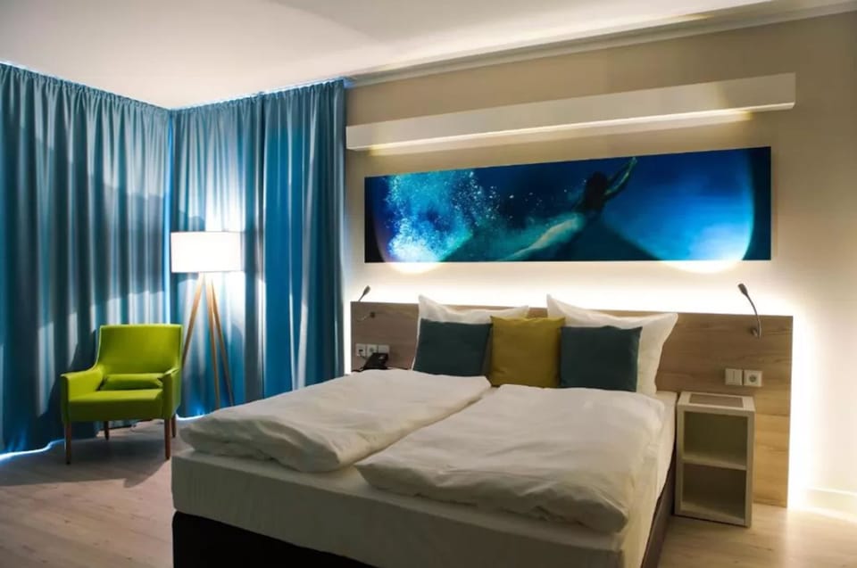 Double Room, Partial Sea View | In-room safe, desk, free cribs/infant beds, free WiFi