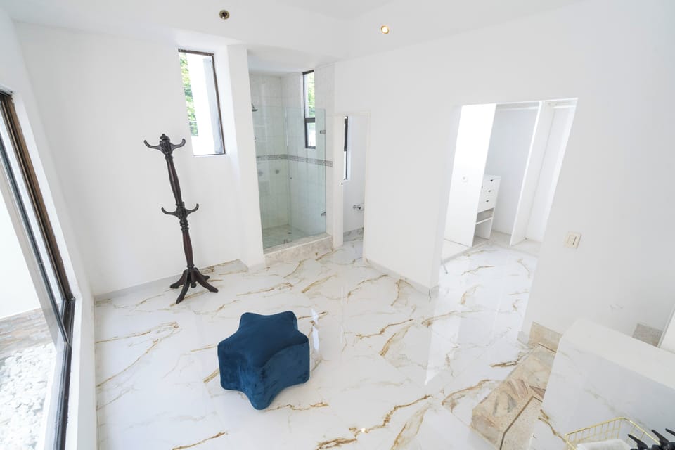 Deluxe Double Room, 1 Queen Bed | Bathroom | Shower, free toiletries, hair dryer, towels