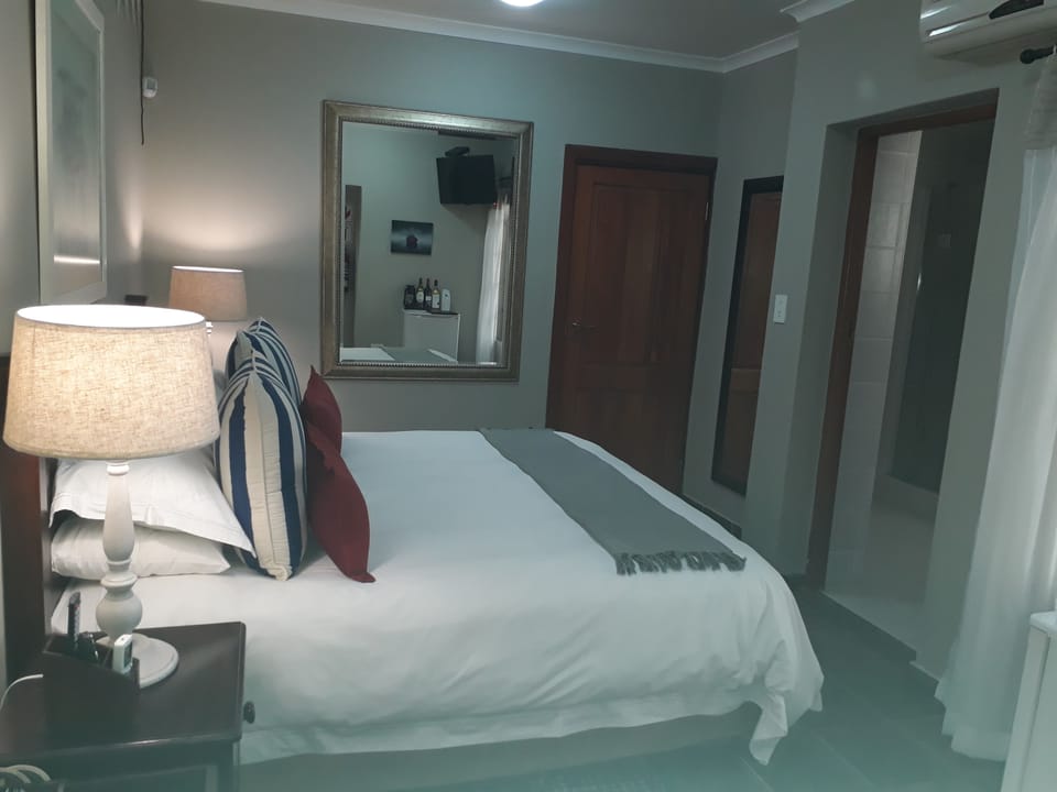 Double Room, 1 Bedroom, Private Bathroom, Ground Floor | 1 bedroom, premium bedding, minibar, in-room safe