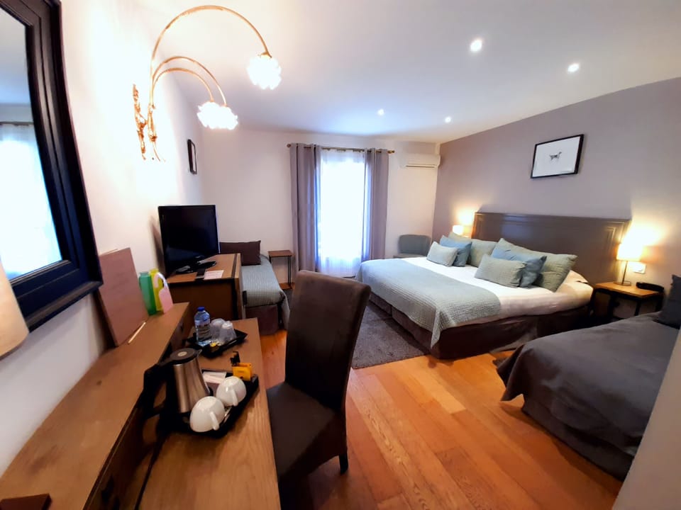 Comfort Quadruple Room | Premium bedding, minibar, in-room safe, desk