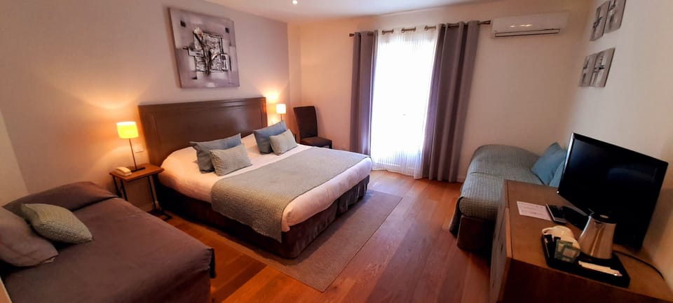 Comfort Quadruple Room | Premium bedding, minibar, in-room safe, desk