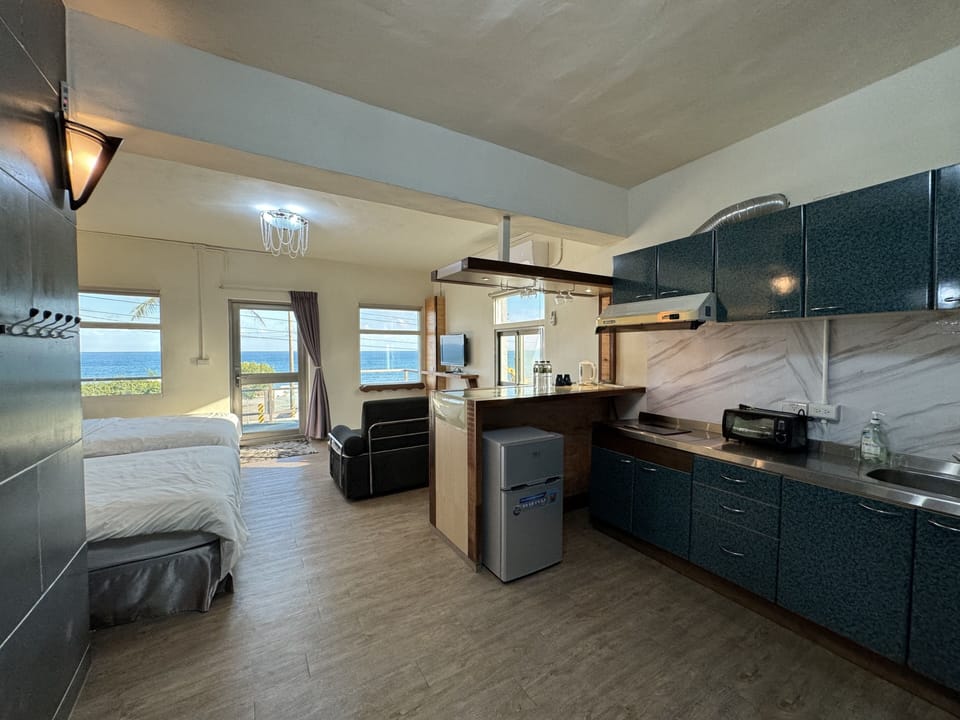 Deluxe Room, 2 Double Beds, Kitchen, Ocean View | Free WiFi, bed sheets