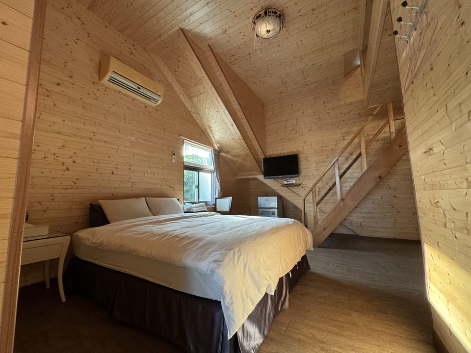 Gallery Room, 2 Double Beds, Mezzanine | Free WiFi, bed sheets