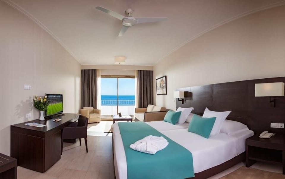 Classic Room, Sea View | Minibar, in-room safe, blackout drapes, free WiFi