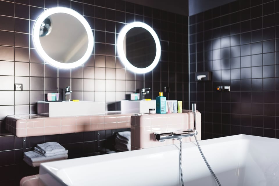 Double Room (Extra Large) | Bathroom | Free toiletries, hair dryer, towels