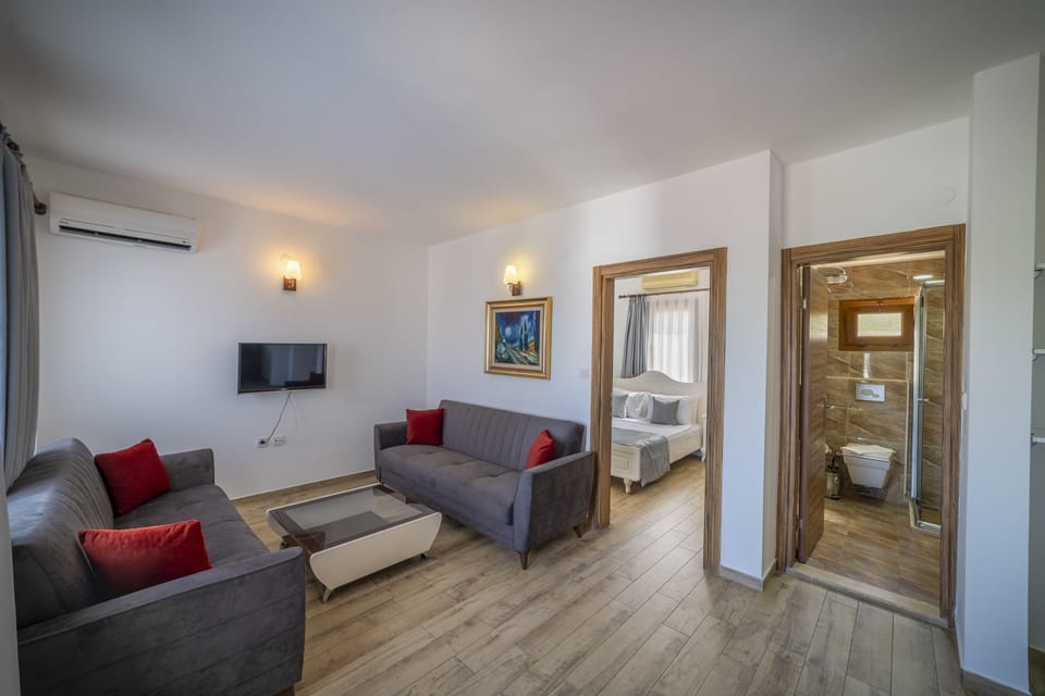 Superior Suite | Minibar, in-room safe, soundproofing, free WiFi