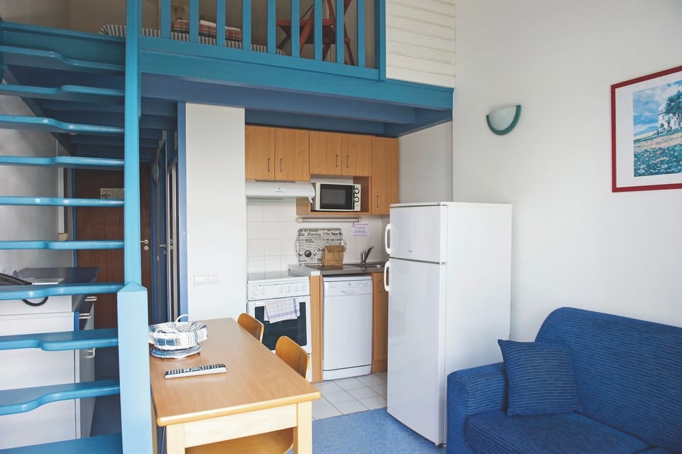 Studio with Balcony or Terrace (2 persons) | Desk, iron/ironing board, free WiFi, bed sheets