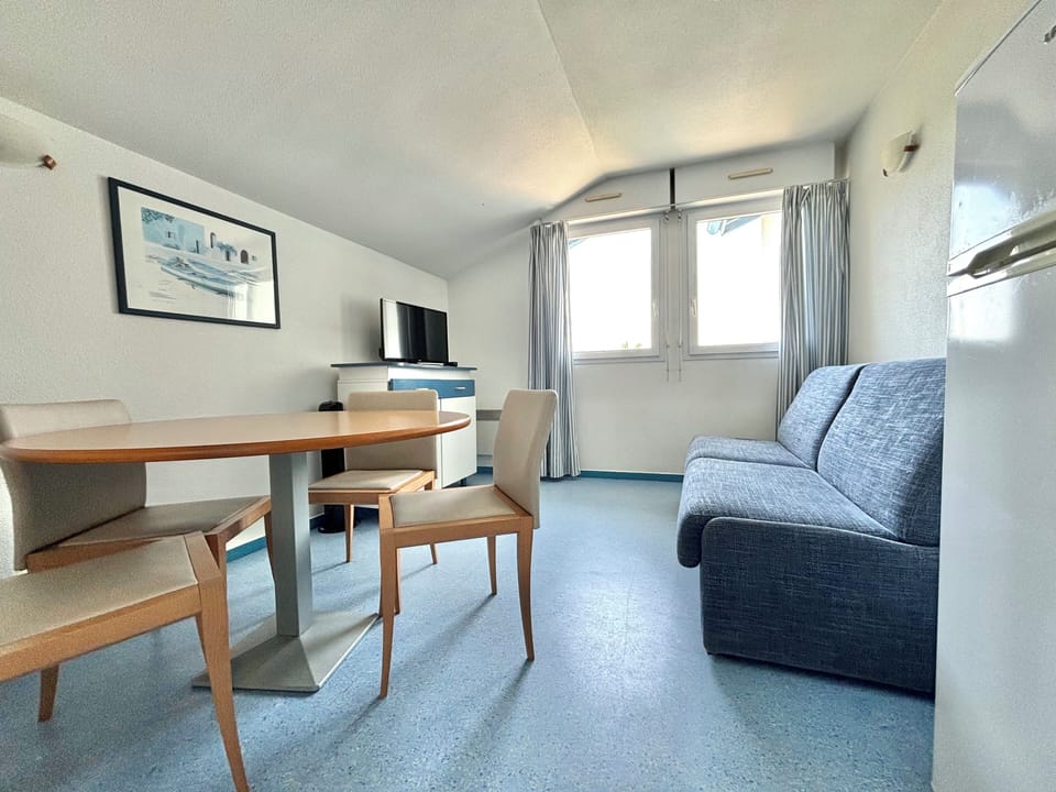 Apartment, 2 Rooms (4 persons) | Living area | Flat-screen TV