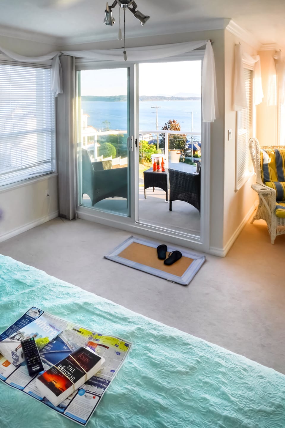 Suite, 1 King Bed, Jetted Tub, Sea View | Living area | 60-inch Smart TV with cable channels, TV, Netflix