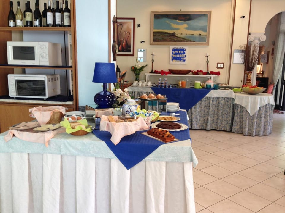 Daily buffet breakfast (EUR 10.00 per person)