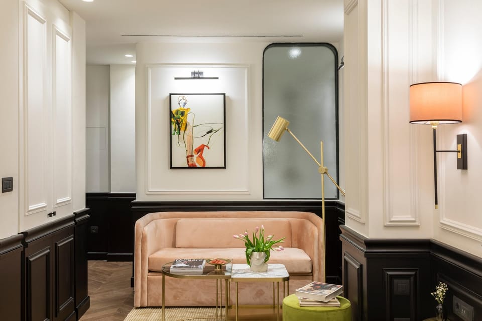Deluxe King Room | Premium bedding, minibar, in-room safe, individually decorated