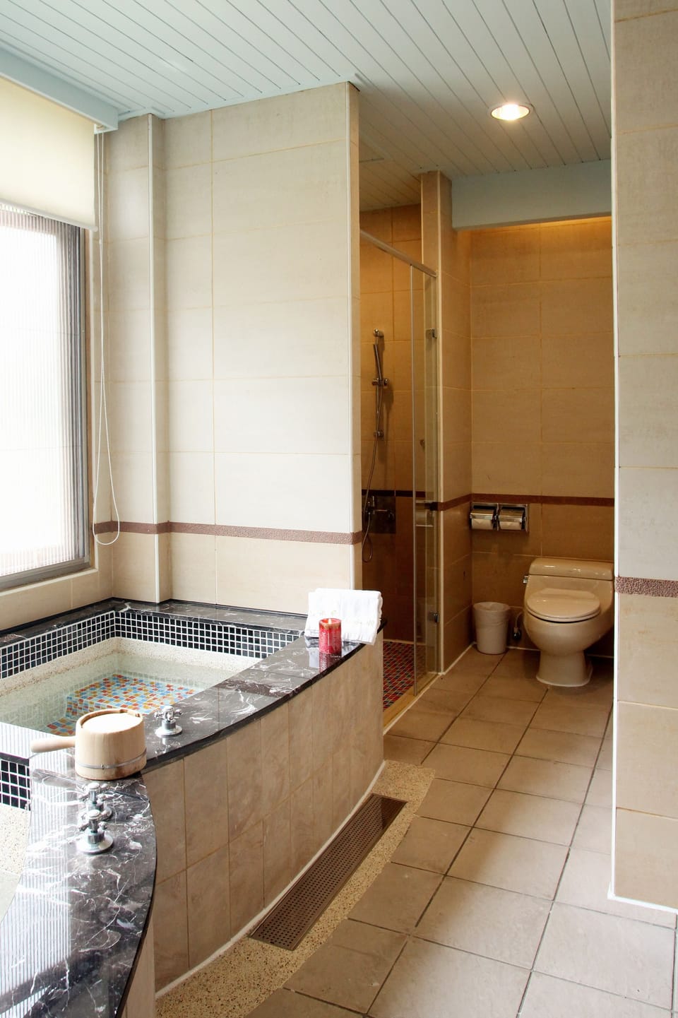 Family (6 Adults) | Bathroom | Bathtub, spring water tub, free toiletries, hair dryer
