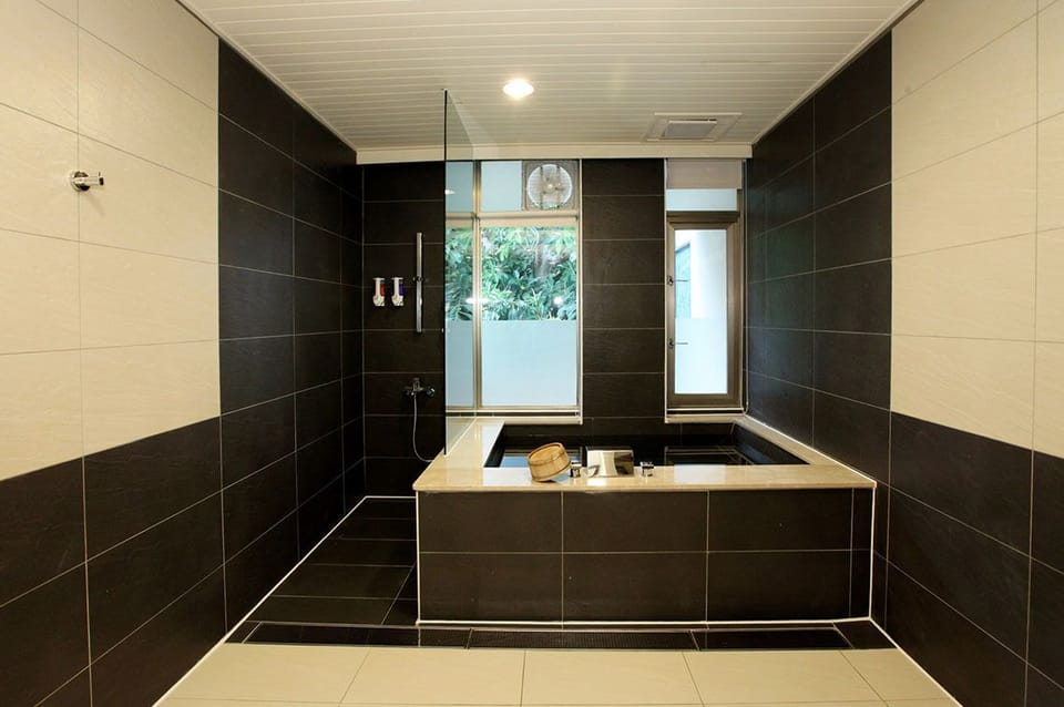 Family Quadruple Room | Bathroom | Bathtub, spring water tub, free toiletries, hair dryer