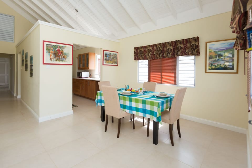 Elite Villa, 3 Bedrooms, Kitchen, Garden View | In-room dining