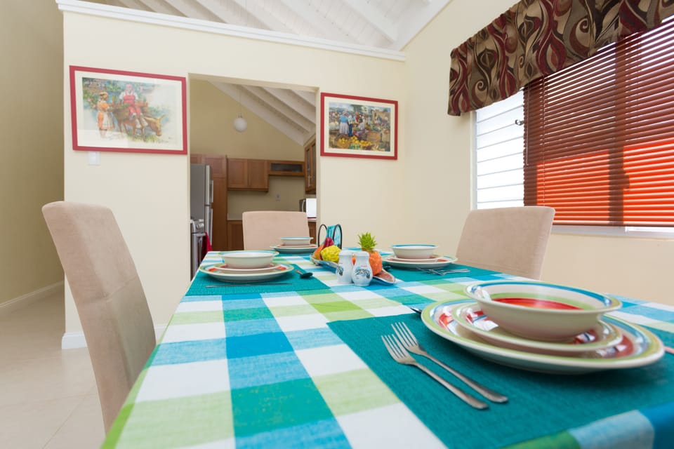 Elite Villa, 3 Bedrooms, Kitchen, Garden View | In-room dining