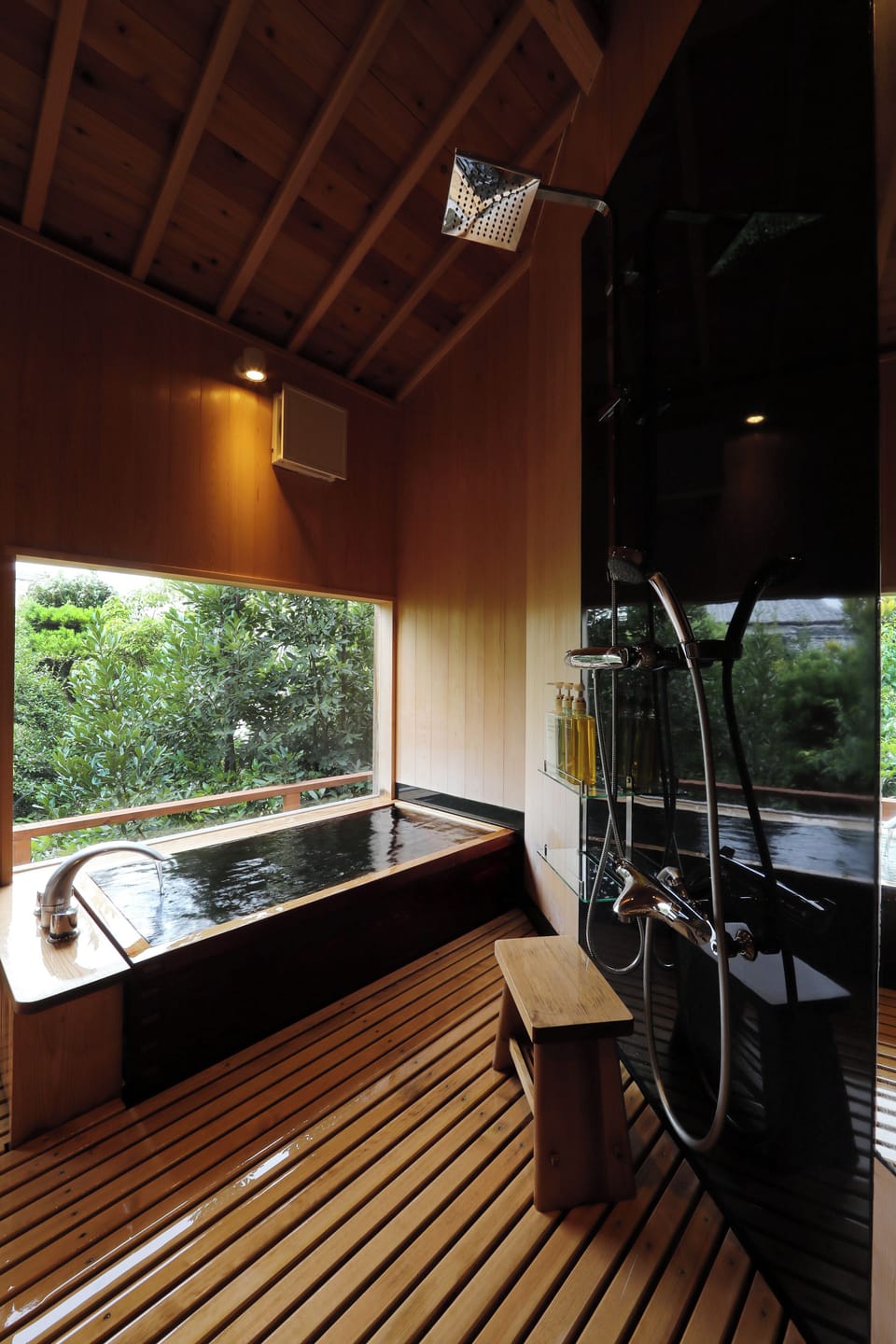 Family Room, Non Smoking | Bathroom | Separate tub and shower, deep soaking tub, free toiletries, hair dryer
